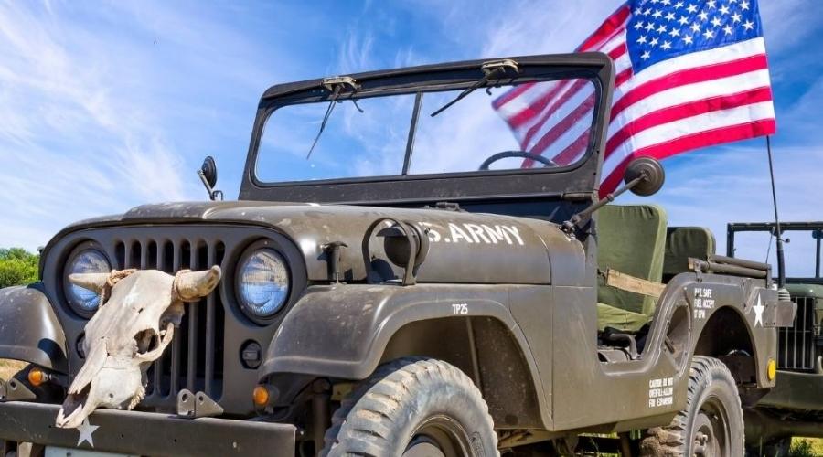 Old fashioned wordl war jeep model